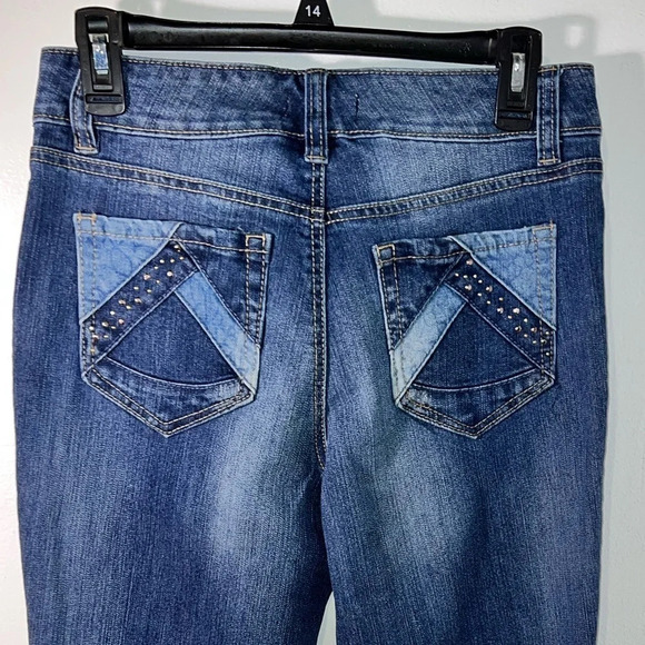Code Bleu,8, Gwen,straight leg,studded medium wash, mid rise 5pocket, logo denim - Picture 6 of 9